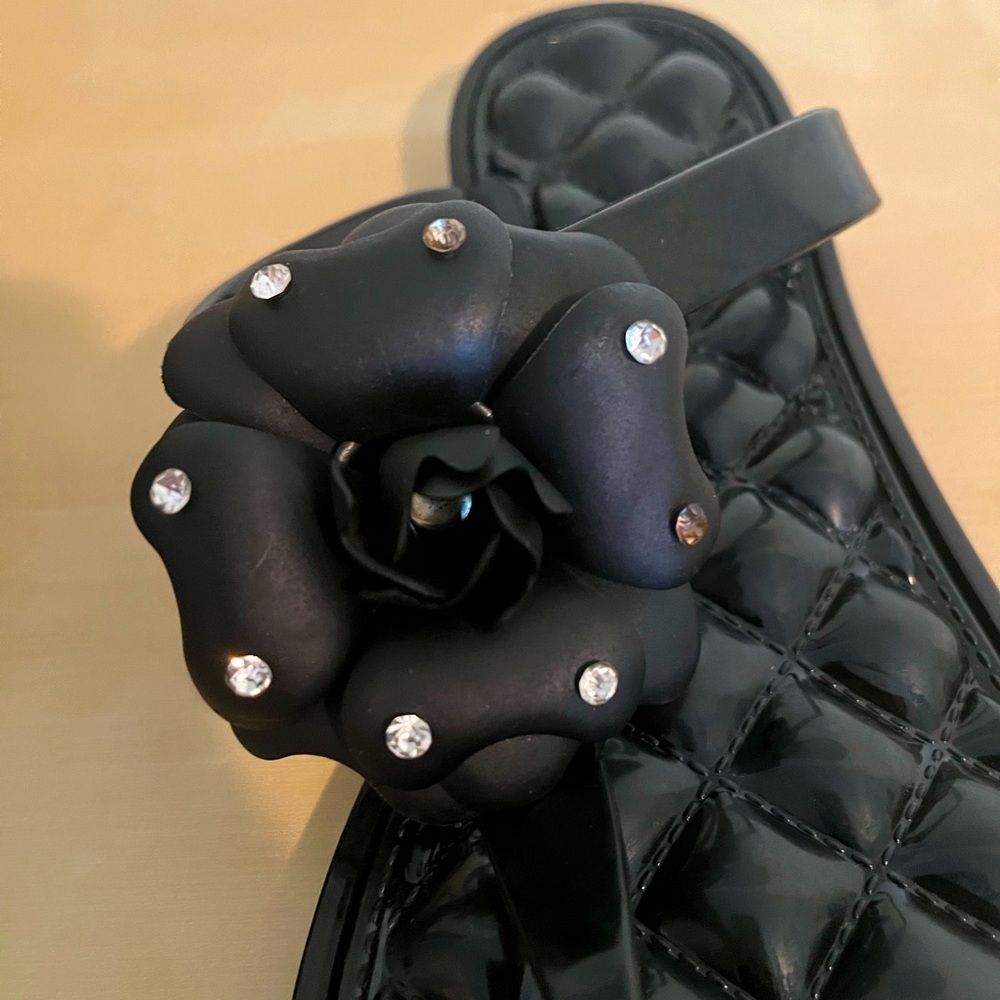 Black Flower Rhinestone Gel Sandals - Sz 9 - NIB - Picture 4 of 5
